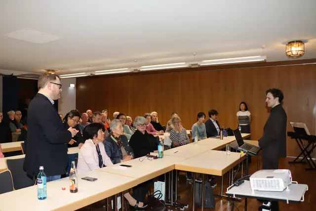 Bei der Begrüßung | Foto: Marianne Stenglein