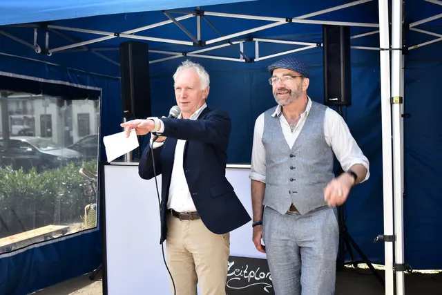 Hannovers Bürgermeister Thomas Klapproth (l.)  lobt die Arbeit der IDG