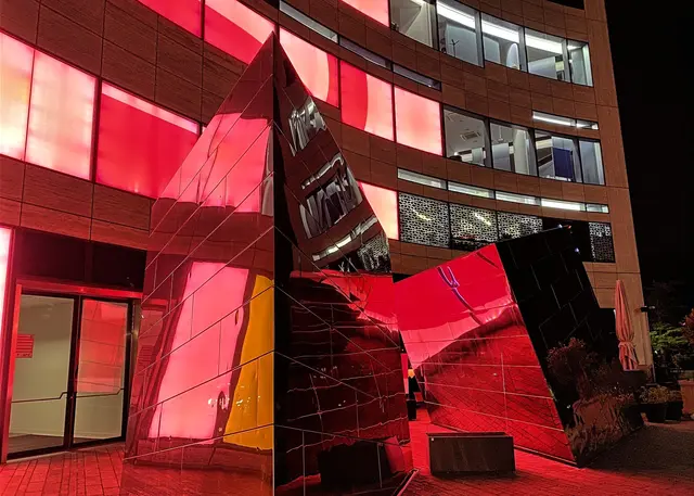 LIchtspiele an der Lüftungsanlage | Foto: copyright Margot Klütsch
