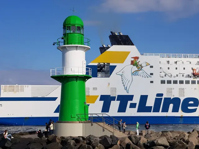 Das ist nicht Emma, sondern Martin, die Gans von Nils Holgersson. Beide fliegen zusammen nach Lappland. In diesem Fall nehmen sie erstmal die Fähre...