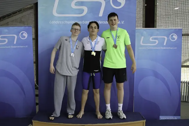 Medaillenhamster: Lukas Krieger (l.) schwamm bei den Landesmeisterschaften viermal auf das Siegerpodest. | Foto: Landesschwimmverband Niedersachsen