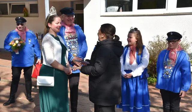 Adjutant Markus Oskamp, Hoheit Vanessa I. Stute, Majestät Wolfgang III. Wittkämper, Kinderkönigin Emmy I. Gerhold und Kinderkönig Ben I. Kaiser

 | Foto: Martin Behrens