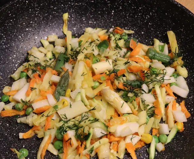 Spargelpfanne mit Mischgemüse