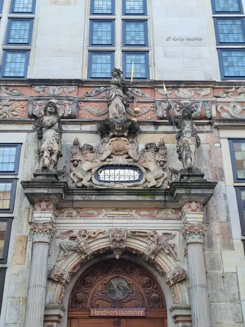 Bremen entdecken (Foto: Katja Woidtke)

Pracht und Prunk am Portal des Gewerbehauses | Foto: Katja Woidtke
