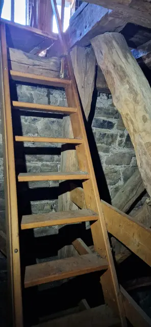 2. Treppe nach oben - Luke zur Glockenstube
