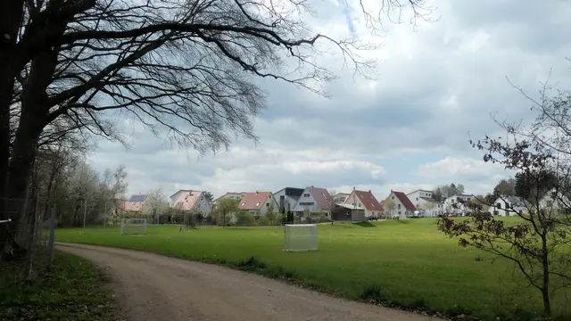 Neubaugebiet mit Bolzplatz | Foto: Dr. Hubert Raab