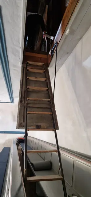 Der Weg zur Glocke - von der Empore auf den Dachboden