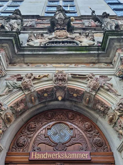 Bremen entdecken (Foto: Katja Woidtke)

Pracht und Prunk am Portal des Gewerbehauses | Foto: Katja Woidtke