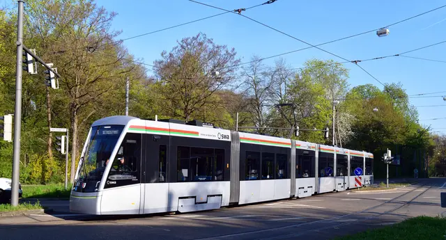 Auf ihrer Tour durch Augsburg können Interessierte das neue Straßenbahnmodel Tramlink kennenlernen. | Foto: swa/Thomas Hosemann