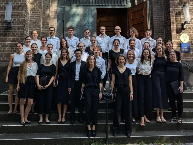 Dieses Foto und das nächste Bild zeigt den Chor „Status Idem“, der am Samstag zu Gast in der Meidericher Kirche, Auf dem Damm, zu sehen und zu hören ist.
Foto: status idem
