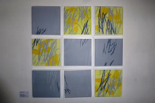 Fahles Licht im Wintergrau, 2026, 90 x 90 com, neunteilig, Linoldruck mit Collage, Papier auf Keilrahmen.
