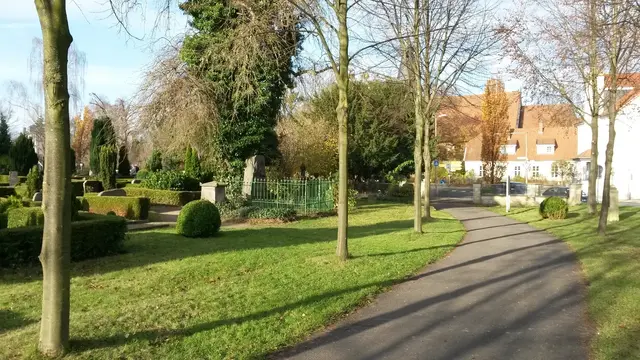 Eltendenkmal von Ernst von Bandel Friedhof Wennigsen | Foto: Winfried Gehrke