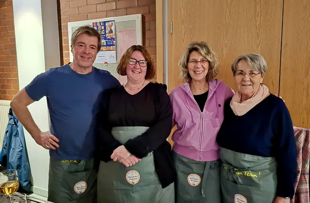 Im Bild sind Mitglieder des Teams der Meidericher Kirchenkneipe zu sehen.
Foto: www.kirche-meiderich.de
