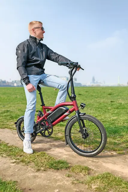 Mit einem hochwertigen Falt-E-Bike lassen sich problemlos auch längere Touren unternehmen. | Foto: DJD/www.steereon.com