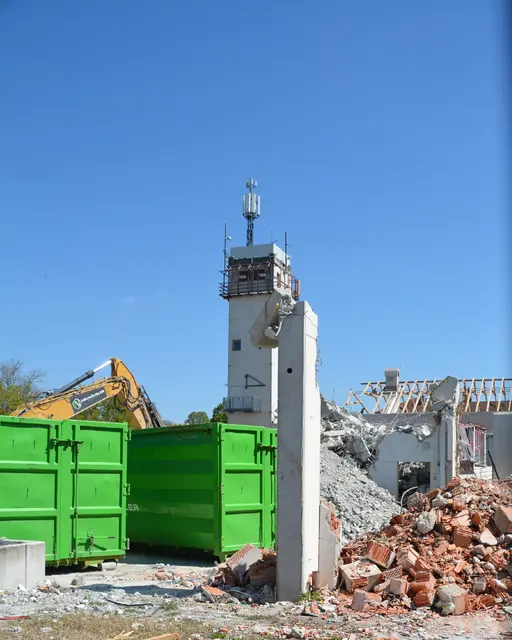 Der markante Schlauchturm bleibt erhalten und wird in das neue Gebäudeensemble integriert. | Foto: Stadt Neusäß