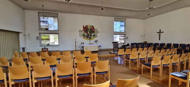 Innenraum des Gemeindehauses Breidenstein