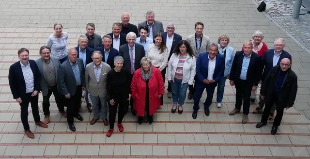  Die ausscheidenden Kreisräte mit Landrat Hans Reichhart.
 | Foto: Foto: Benjamin Sigmund / Landratsamt Günzburg 