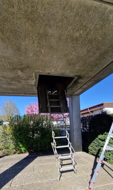 Eingang des Glockenturmes von Breidenstein