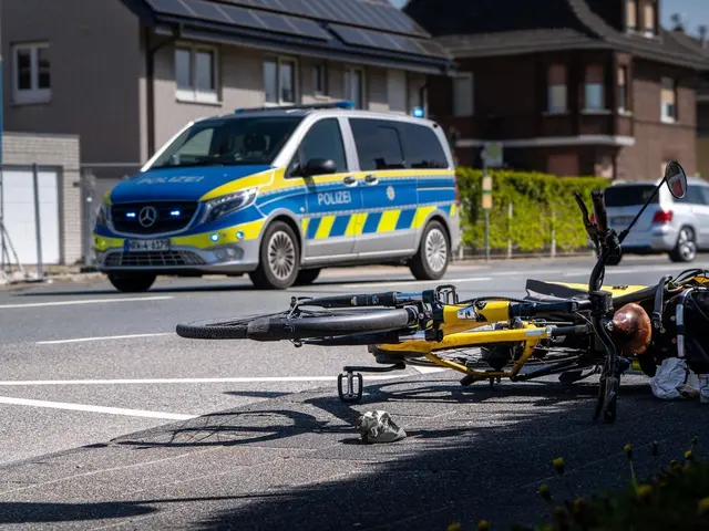 Bild, Text Polizei Wesel / Fahrradfahrer wird bei Verkehrsunfall schwer verletzt