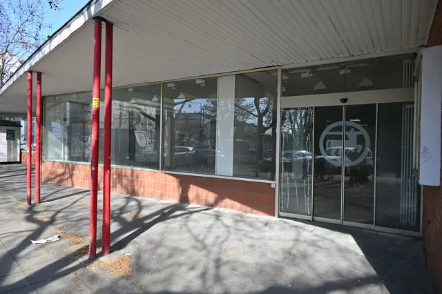 Hier an der Ecke Hildesheimer Straße /Peiner Straße wuird vorübergehend die Stadtbücherei einziehen.