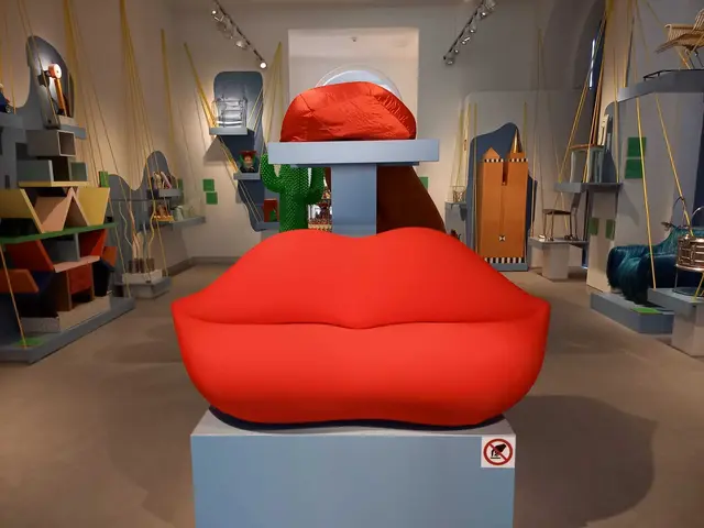 Das ROTE Sofa im Kestner-Museum zu Hannover | Foto: Fahrrad-Club ＡＤＦＣ Langenhagen
