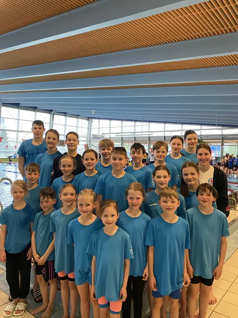 Die Mannschaft der TSG Stadtbergen vor heimischer Kulisse