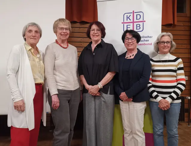 Das fünfköpfige Vorstandsteam von links: Rita Widmann, Petra Jarde, Rosina Zwetschke, Ingrid Hausmann und Gabi Anneser. | Foto: Inge Karg