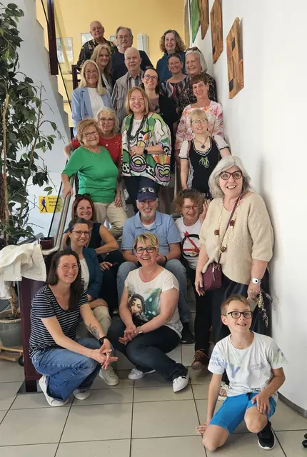 Die Resonanz der Gäste verdeutlichte eines ganz klar: Diese Ausstellung ist weit mehr als eine reine Werkschau. Sie ist ein Ort der Begegnung, an dem die Kunst die Fantasie der Besucher beflügelt und Menschen unterschiedlicher Generationen miteinander ins Gespräch bringt. | Foto: (c) Wolfgang Weiss