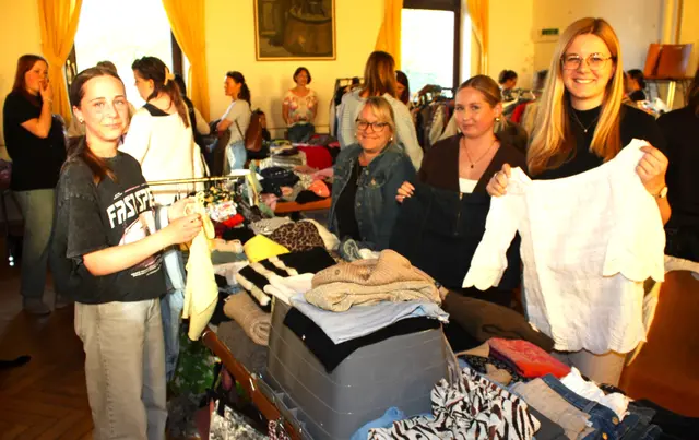 Zu ihrem 9. Ladies- und Mädlesflohmarkt lud die Meitinger Frauen Union in die Meitinger Dr.-Max-Josef-Halle ein und freute sich, wie bereits bei den vergangenen Veranstaltungen wieder über das große Besucherinteresse. | Foto: Peter Heider
