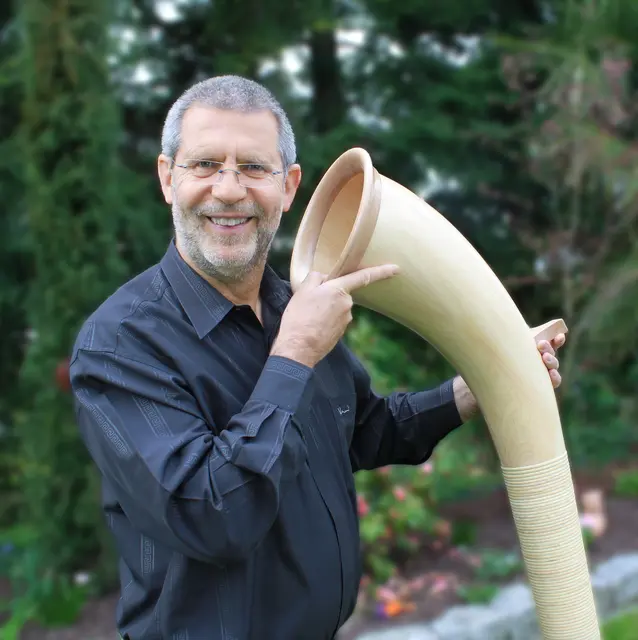 Alphorn-Experte Franz Schüssele hat die Exponate für die Ausstellung in der Hammerschmiede und Stockerhof Naichen zur Verfügung gestellt. | Foto: Fritz Frech, Gengenbach
