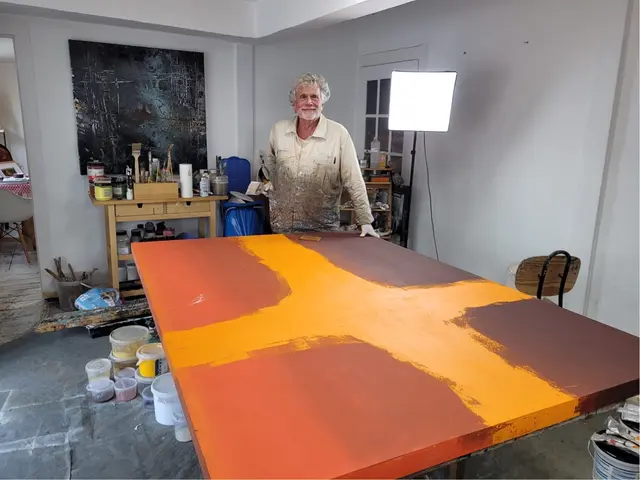 Martin Sieverding in seinem Atelier im Loftbereich der VILLA ARTIS in der Ruhrtalstadt Mülheim in Nordrhein-Westfalen | Foto: Dr. Friedrich Stavenhagen, KKRR