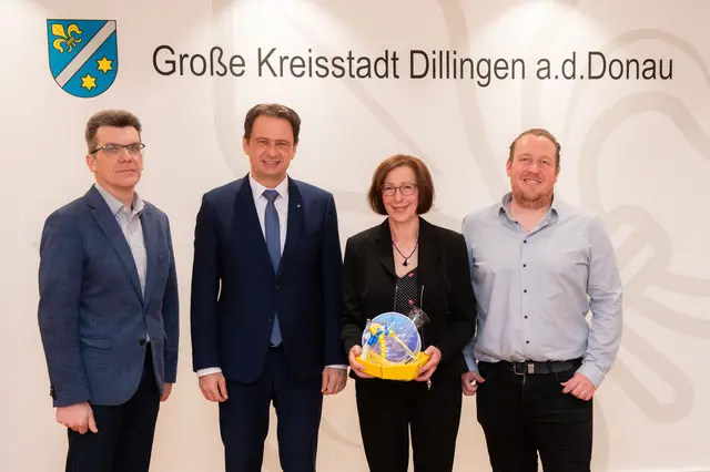 Im Bild (von links): Michael Bregel, Oberbürgermeister Frank Kunz, Brigitte Schöllhorn und Daniel Grimminger | Foto: Jan Koenen - Stadt Dillingen 
