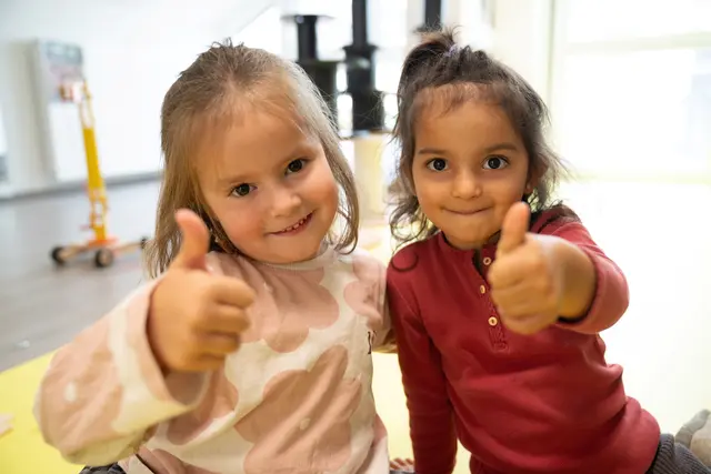 15 Kitas starten jetzt in die nächste Auswahlphase des Deutschen Kita-Preises 2026. | Foto: DKJS/J. Erlenmeyer und N. Götz
