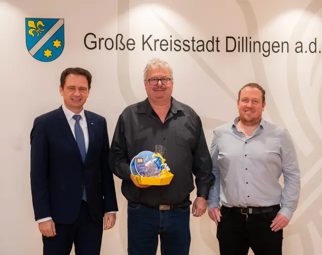 Im Bild (von links): Oberbürgermeister Frank Kunz, Hartmut Gebauer und Daniel Grimminger

 | Foto: Jan Koenen - Stadt Dillingen 