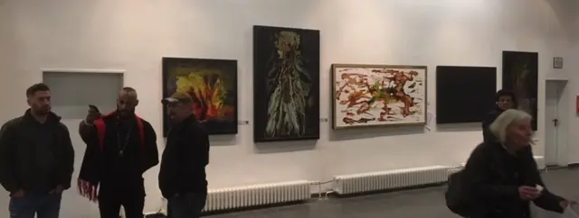 Werke von Manfred Dahmen in einer Kunstausstellung in Köln 