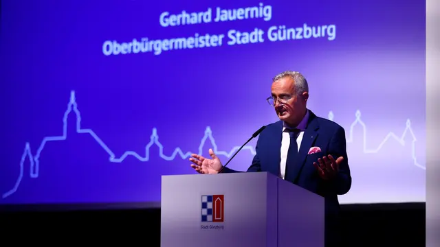OB Gerhard Jauernig gehörte das Schlusswort eines kurzweiligen Abends. | Foto: Alexander Kaya