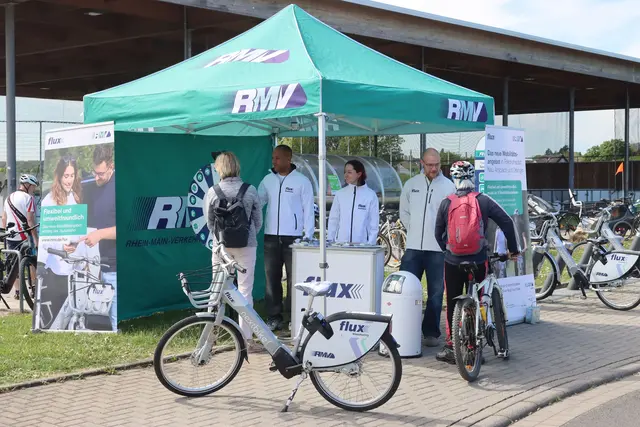 RMV-Stand beim Fahrradtag in Friedrichsdorf