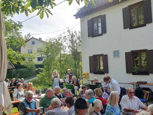 Biergarten im Gründen Baum "Beim Donderer"