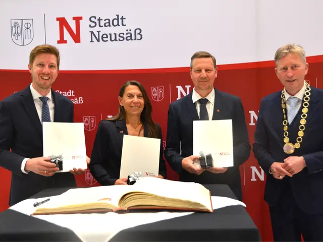 Jörg Roehring, Karin Zimmermann und Wolfgang Weiland wurden mit dem Ehrenring der Stadt Neusäß geehrt