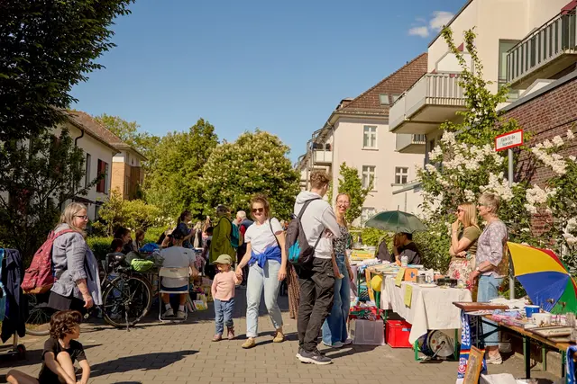 Das Fest bietet Raum für Gespräche, neue Kontakte und viele kleine Entdeckungen – mitten in Huckelriede. Archivbild 2025. | Foto: Vonovia/Lindemann