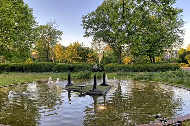 "Nachklang": Brunnen vor der Tonhalle in Düsseldorf (Sohei Hashimoto, 1989) | Foto: copyright Margot Klütsch
