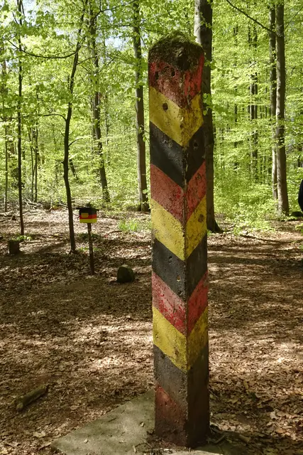 Grenzpfahl an der Zweiländereiche