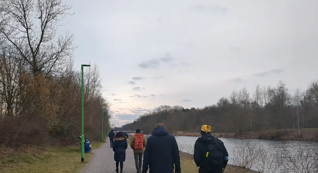 Die Sprachaustauschgruppe unterwegs im Sportpark Duisburg | Foto: Astrid Günther