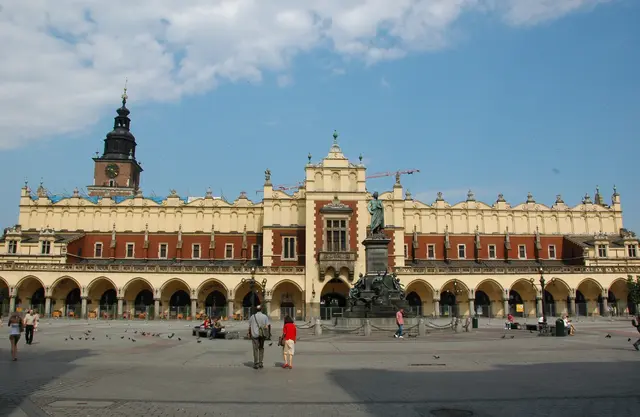 Krakau: Die groß und großartig angelegten Tuchhallen auf dem Marktplatz zeugen vom Wohlstand der mittelalterlichen Händler.