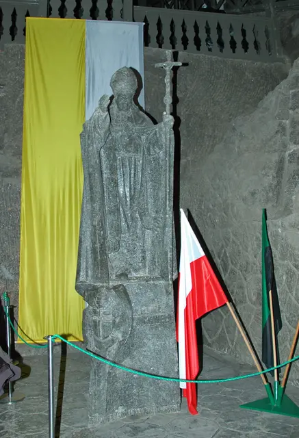 Der damalige Papst darf natürlich auch nicht fehlen. Auch er wurde aus Salz gefertigt.