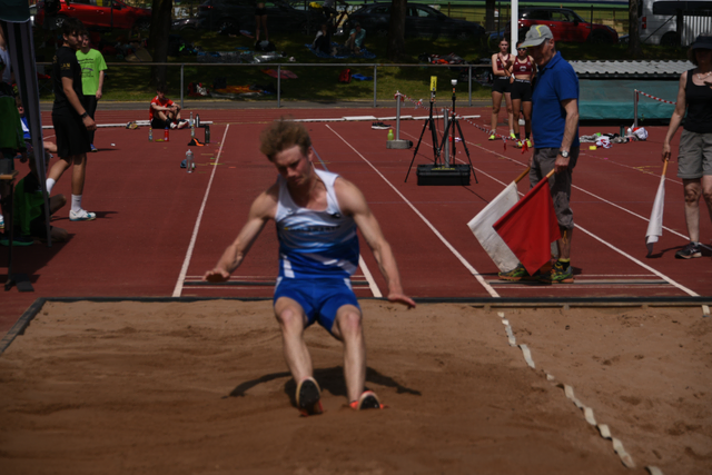 Maximilian Scheich beim Weitsprung. | Foto: Hans Jörg Lauer