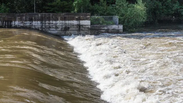 Stauwehr Leine Döhrener Wolle