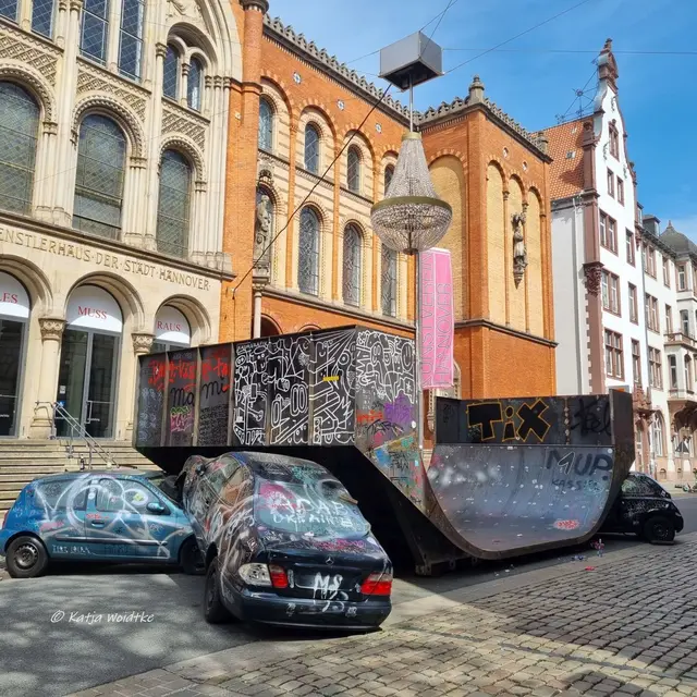 Hannover entdecken (Foto: Katja Woidtke)

"Crash Pipe" von Florentina Holzinger in der Sophienstraße Hannover | Foto: Katja Woidtke