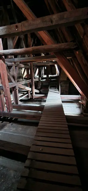 Der Weg über den Dachboden zum Glockenturm der Hospitalkirche Biedenkopf
