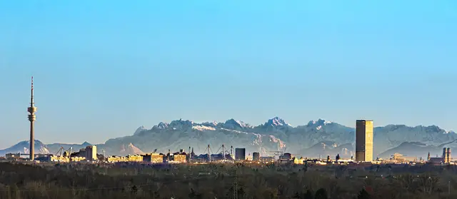 München vor den Alpen.